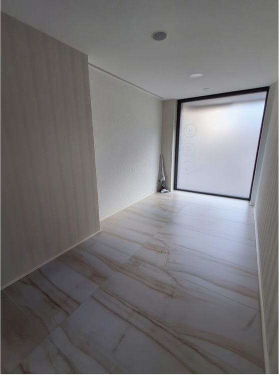 Behandlungsräume & Mietplatz vor Schaufenster im Kosmetikstudio – einzeln oder mehrere mietbar 2