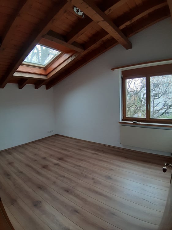 grosszügiges 1.5-Zimmer EFH an sonniger, ruhiger und familienfreudlicher Lage 13