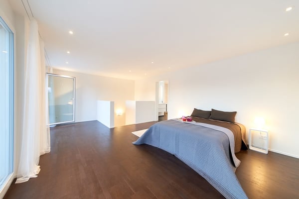 Moderne 1.5-Zimmer-Doppelhaushälfte mit Garten und Doppelgarage in Erlen 9