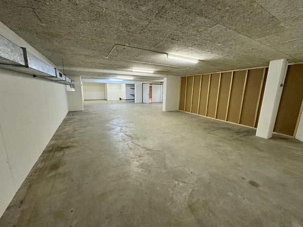 Lager an bester Lage 75 und 155m2 4