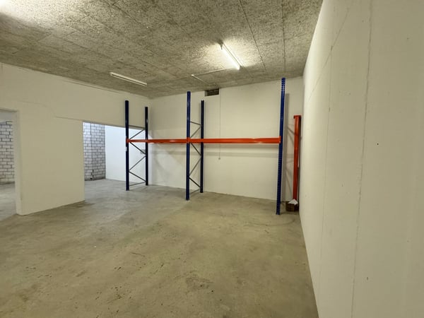 Lager an bester Lage 75 und 155m2 5