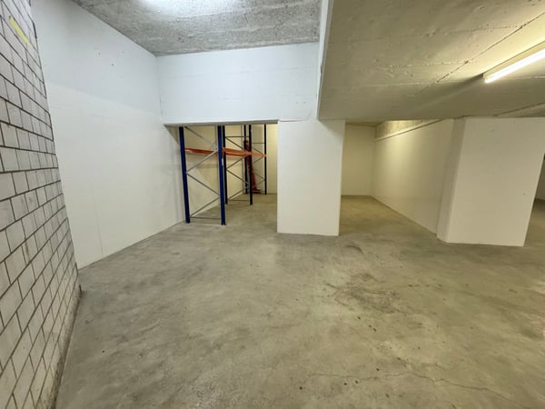 Lager an bester Lage 75 und 155m2 7