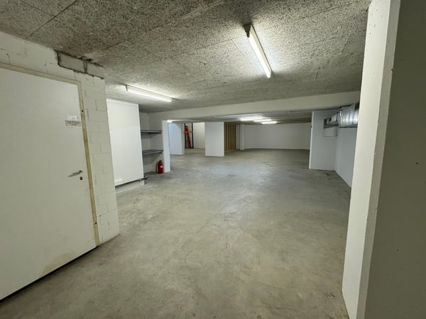 Lager an bester Lage 75 und 155m2 2