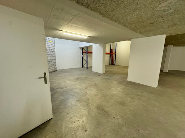 Lager an bester Lage 75 und 155m2 3