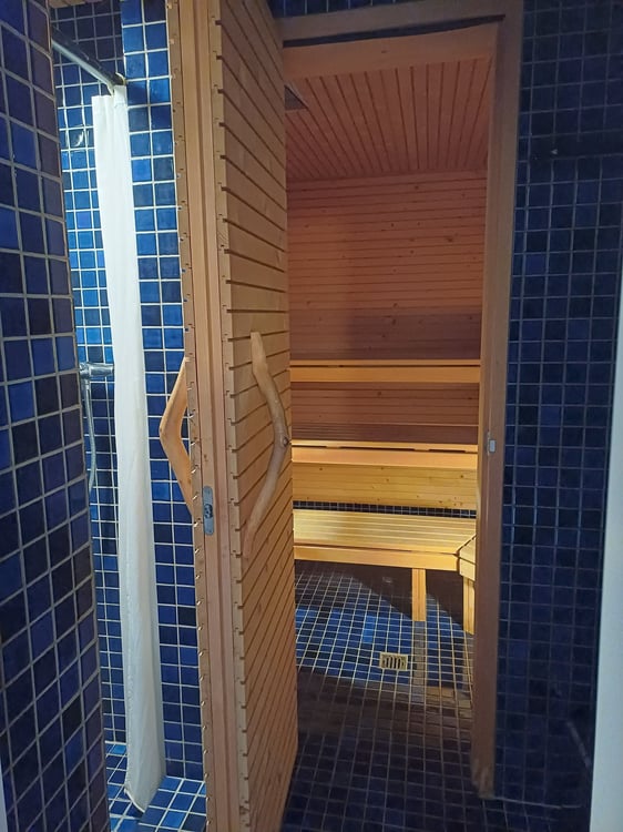 Einzigartiger Hausteil mit 2 Zimmern, Atelier, Garten, Cheminee und Sauna 8