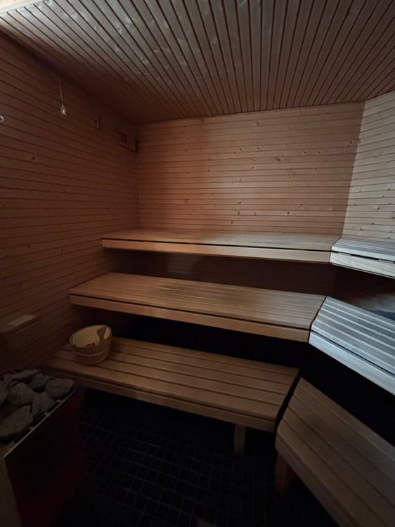 Einzigartiger Hausteil mit 2 Zimmern, Atelier, Garten, Cheminee und Sauna 9