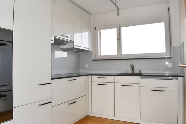 Traumhafte 1.5-Zimmer-Wohnung mit wunderbarer Seesicht in Thalwil, 2 Balkone, oberstes Geschoss 6