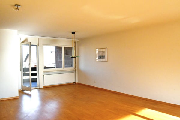 Traumhafte 1.5-Zimmer-Wohnung mit wunderbarer Seesicht in Thalwil, 2 Balkone, oberstes Geschoss 3