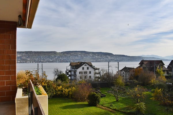 Traumhafte 1.5-Zimmer-Wohnung mit wunderbarer Seesicht in Thalwil, 2 Balkone, oberstes Geschoss 2