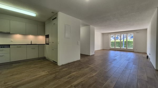 Gartenparterrewohnung in Menzingen-Im Waid – Stilvoll renoviert mit viel Platz
