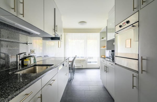 Elegant 1.5-Room Furnished Apartment in Basel's Rennweg 9