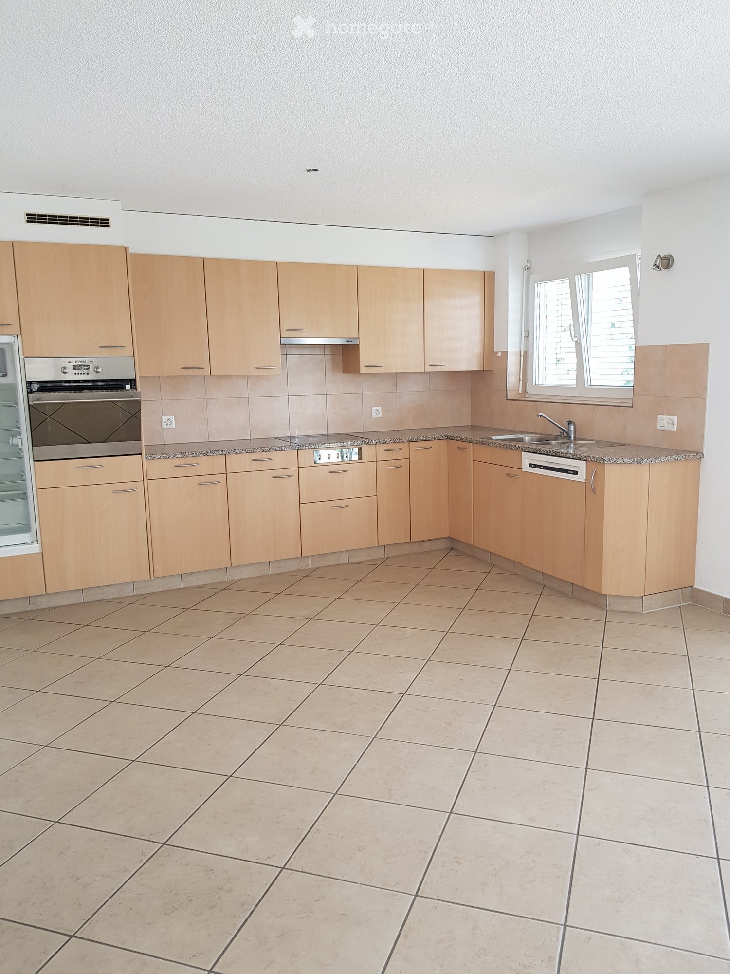 large kitchen with white walls, light tiles floor, built-in oven, gas stove, dishwasher, fridge, sink