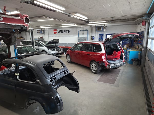 Professionelle Werkstatt mit grosszügigen Räumlichkeiten in Schinznach Bad 2