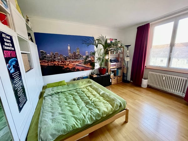 Untermiete/Zwischenmiete: 1-Zimmer-Wohnung mit grossem Balkon im 4. OG, Nähe Helvetiaplatz 3