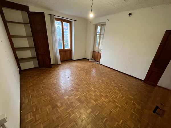 Palazzo da ristrutturare, con vista panoramica sul fiume Tresa. Potenziale di 10 appartamenti. 8