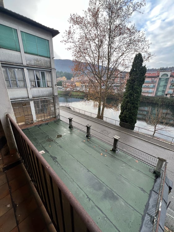 Palazzo da ristrutturare, con vista panoramica sul fiume Tresa. Potenziale di 10 appartamenti. 5