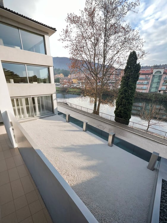 Palazzo da ristrutturare, con vista panoramica sul fiume Tresa. Potenziale di 10 appartamenti. 6