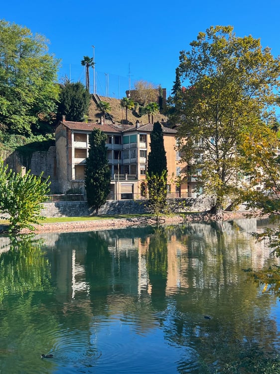 Palazzo da ristrutturare, con vista panoramica sul fiume Tresa. Potenziale di 10 appartamenti. 3