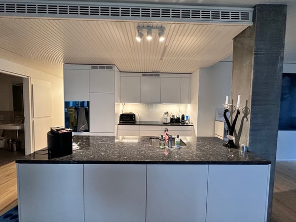 Möblierte moderne 1.5-Zimmer-Wohnung mit Loggia in Zürich Oerlikon furnished flat appartment 6