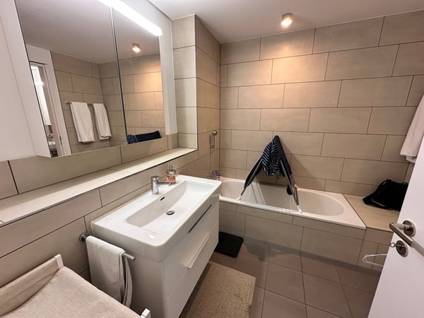 Möblierte moderne 1.5-Zimmer-Wohnung mit Loggia in Zürich Oerlikon furnished flat appartment 11