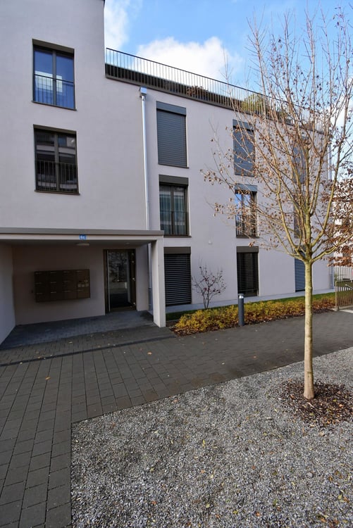 Moderne 1.5-Zimmer-Wohnung mit Weitsicht 1