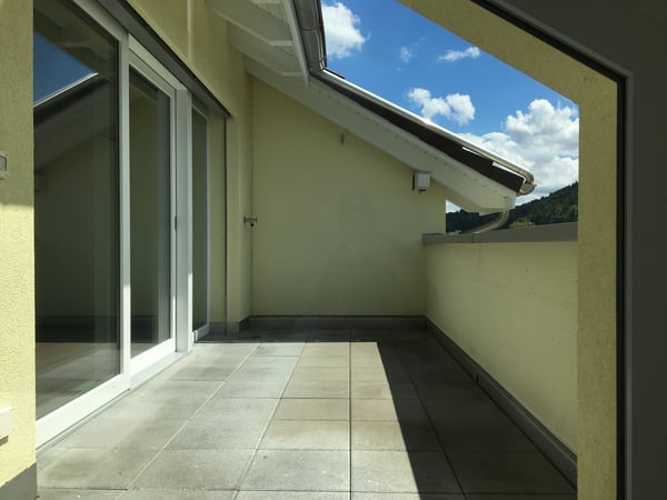 Tolle und moderne und 1.5 Dachzimmer-Wohnung mit Loggia 8