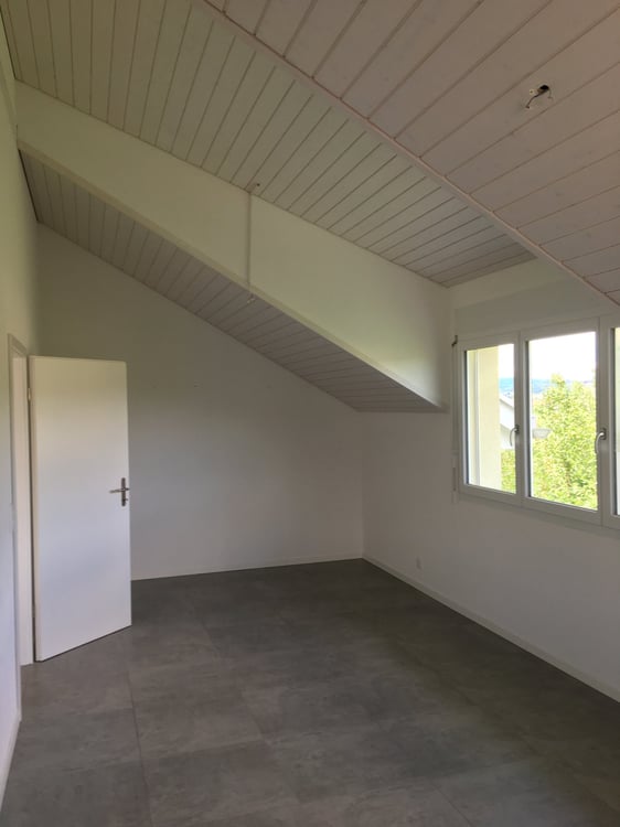 Tolle und moderne und 1.5 Dachzimmer-Wohnung mit Loggia 6