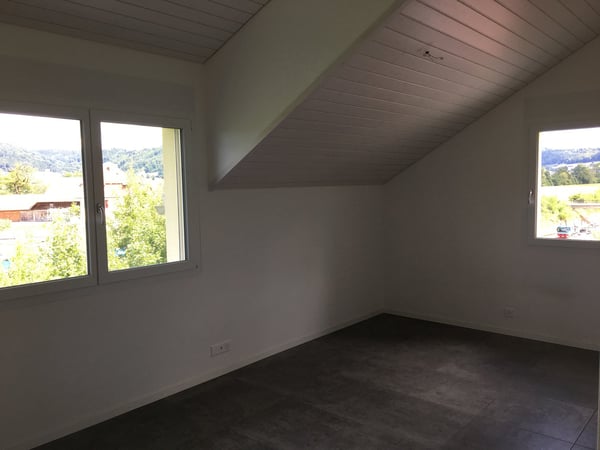 Tolle und moderne und 1.5 Dachzimmer-Wohnung mit Loggia 7