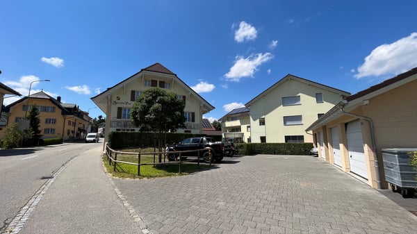 Tolle und moderne und 1.5 Dachzimmer-Wohnung mit Loggia 1