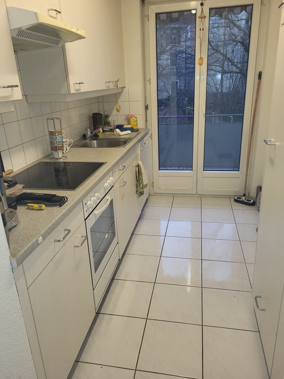 Moderne 2.5-Zimmer-Wohnung mit Balkon in Zürich Oerlikon 1 Jahr befristet 2