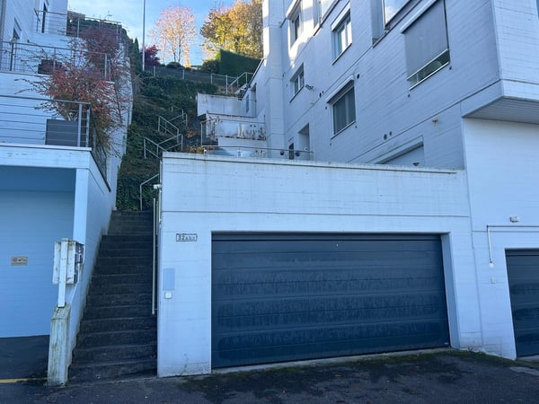 1 Parkplatz in geschlossener Garagendoppelbox in Bäch-Wollerau 2