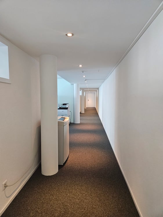 Bright and modern office spaces to rent / Helle und moderne Büroflächen zu mieten 1