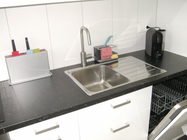 Gemütliche 1-Zimmer-Wohnung mit Balkon in Seebach 2