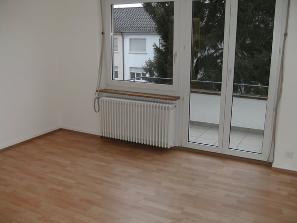 Gemütliche 1-Zimmer-Wohnung mit Balkon in Seebach 4