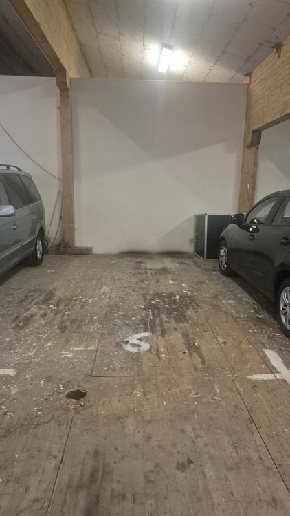 2 Parkplätze in Einstellhalle zu vermieten 3