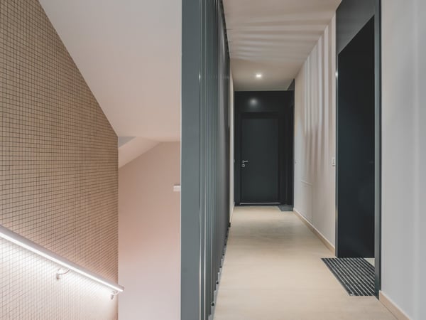 Affittasi 1.5 locali nuovo con giardino e completamente arredato 10