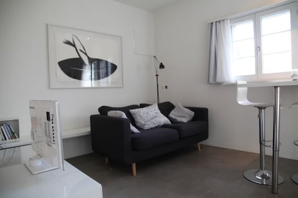 Moderne möblierte 2.5-Zimmer-Wohnung in Gattikon 4