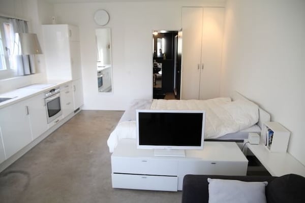 Moderne möblierte 2.5-Zimmer-Wohnung in Gattikon 3