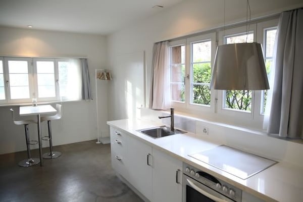 Moderne möblierte 2.5-Zimmer-Wohnung in Gattikon 1