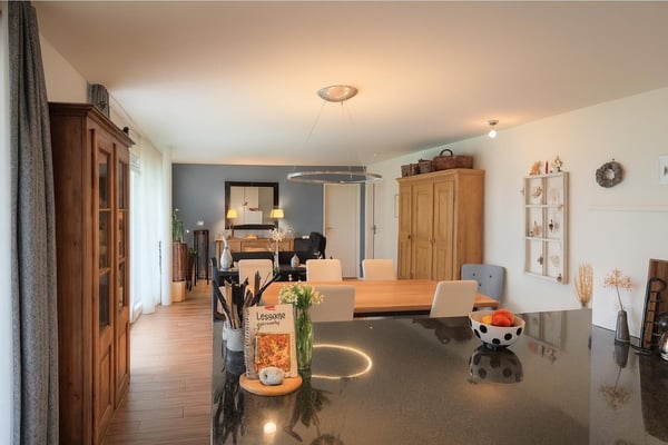 Moderne 1.5-Zimmer-Wohnung an perfekter Lage mit Garten in Richterswil 2