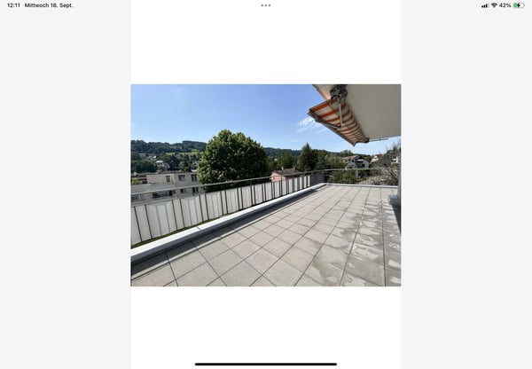 Moderne 1.5-Zimmer-Dachwohnung in ruhiger Lage von Egg 1