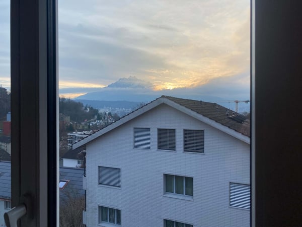 Charmante 1-Zimmer-Dachwohnung mit Blick auf Pilatus 1