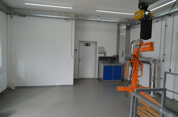 Zu Vermieten Werkstatt / Gewerbe mit direktem Autobahnanschluss 2