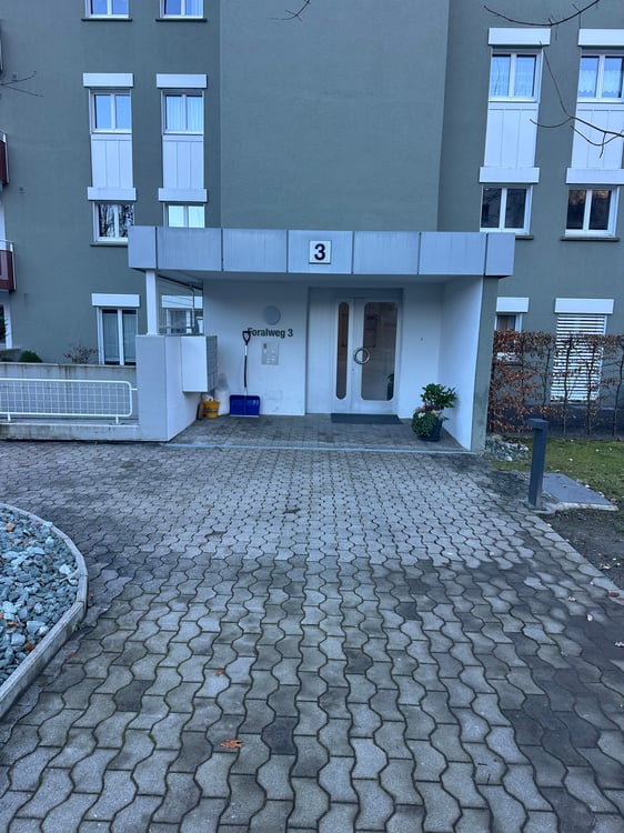 Gelegenheit 1.5-Zimmer-Wohnung mit Garten in Chur 1