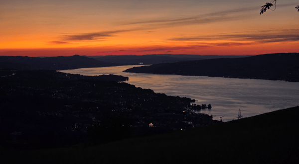 Moderne 1.5-Zimmer-Terrassenwohnung in ruhiger, exklusiver TOP Lage von Schindellegi 1