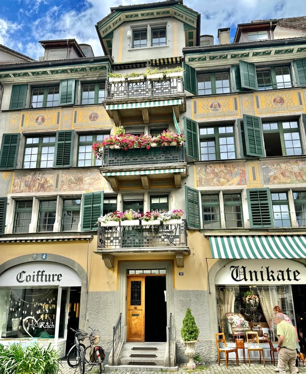 Außergewöhnliche 1-Zimmer-Altbauwohnung 1