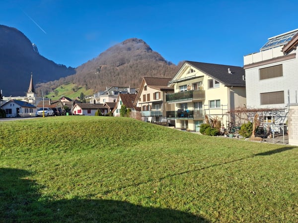 Charmante 1.5-Zimmer-Wohnung mit Bergblick in Niederurnen 2