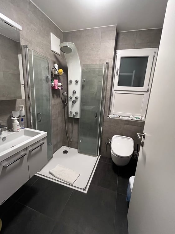 Appartement moderne de 1.5 pièces avec vue imprenable sur le lac – 4’760 CHF charges comprises 17