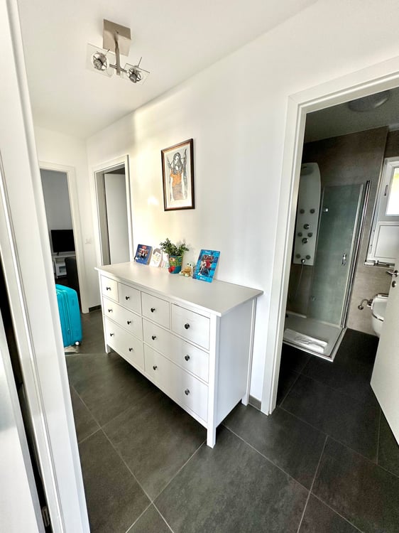 Appartement moderne de 1.5 pièces avec vue imprenable sur le lac – 4’760 CHF charges comprises 16