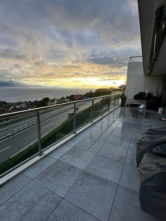 Appartement moderne de 1.5 pièces avec vue imprenable sur le lac – 4’760 CHF charges comprises 26